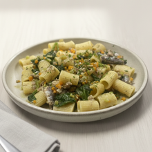Rigatoni con sardinas, hinojo asado y espinacas